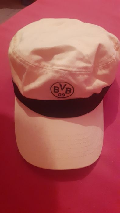 Шапки на Борусия, Ливърпул, Манчестър