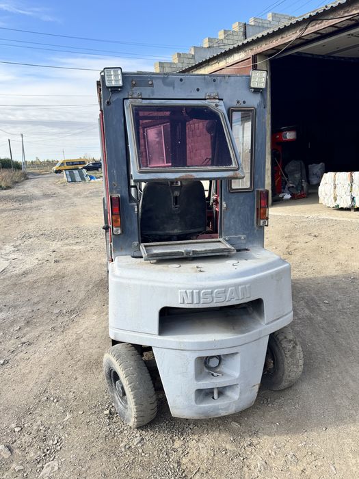 Продам погрущик nissan j01A15