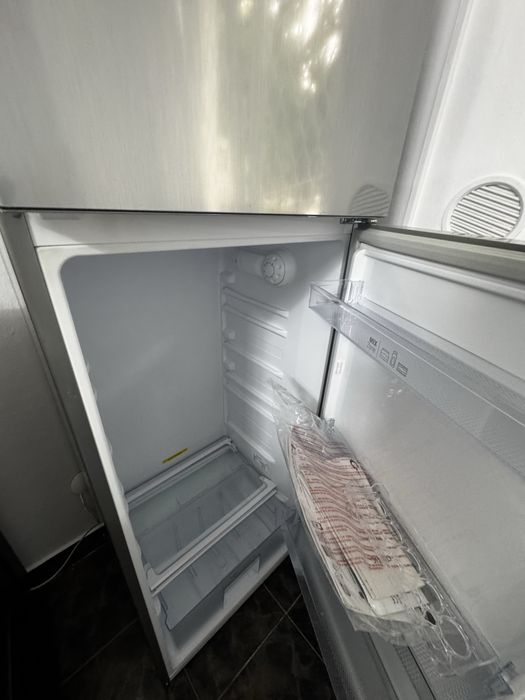 frigider cu două uși Arctic gri metalizat