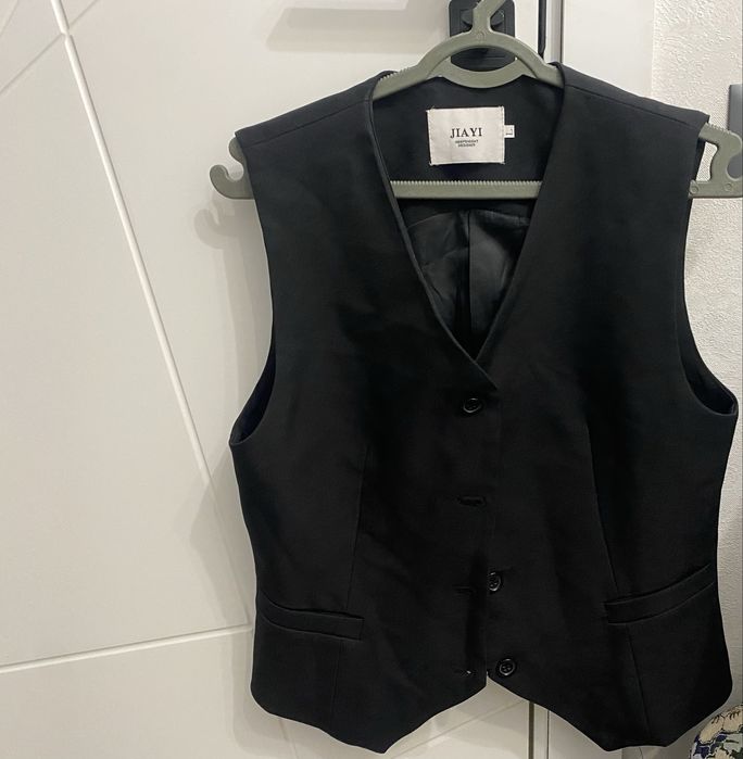 Жилетка женская, черная