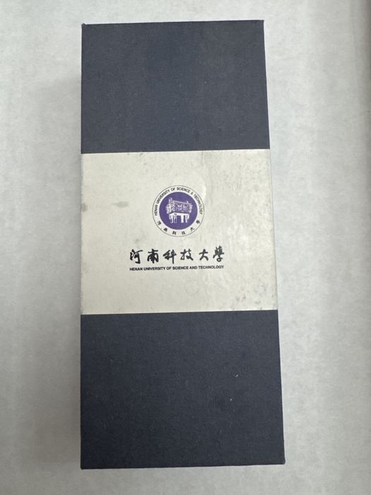 Сувинер деревянный кит. университета