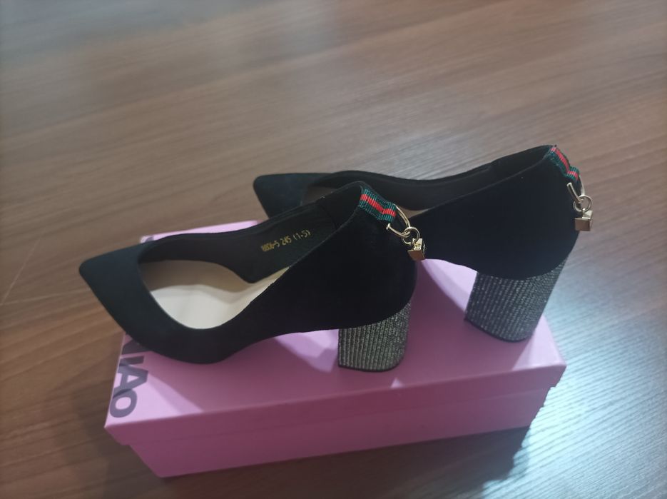 Замшевые туфли. Gucci