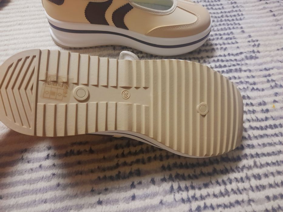 Продам обувь 39-40 рр женские