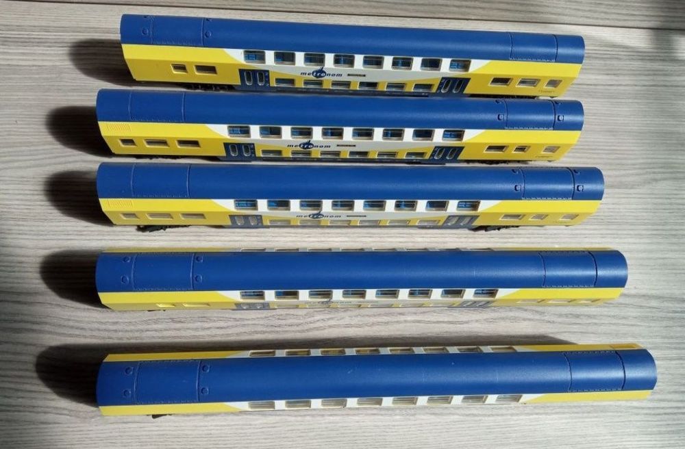 Piko vagoane de călători etajate metronom scara H0 

Preț pe bucata 29