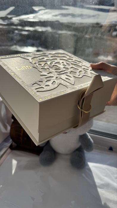 Подарочная коробка 20х20см