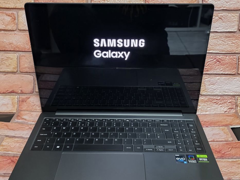 Samsung Galaxy Book ULTRA 9 – Vârful de Gamă Absolut RTX 4070 AMOLED  i9/1TB  (Nu confundați cu Pro sau Ultra 7)