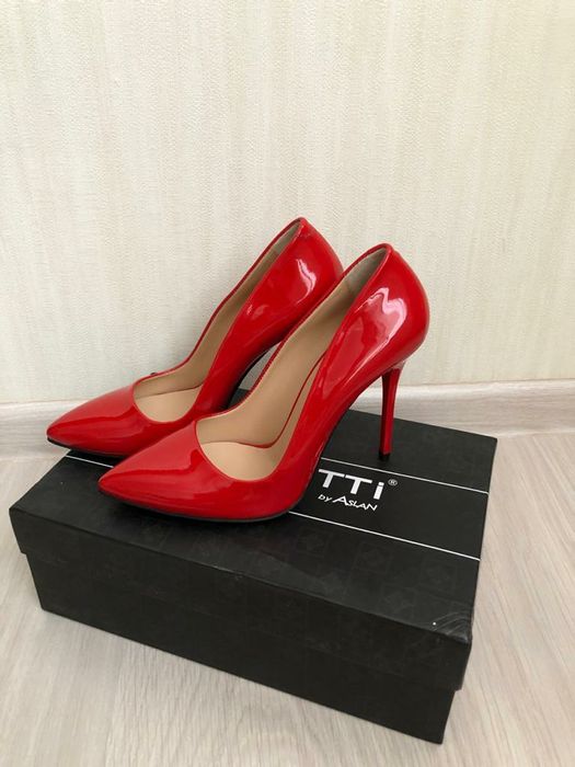 Новые Красные лакированные Туфли Paoletti