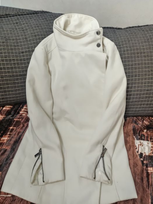 Разгружает гардероб