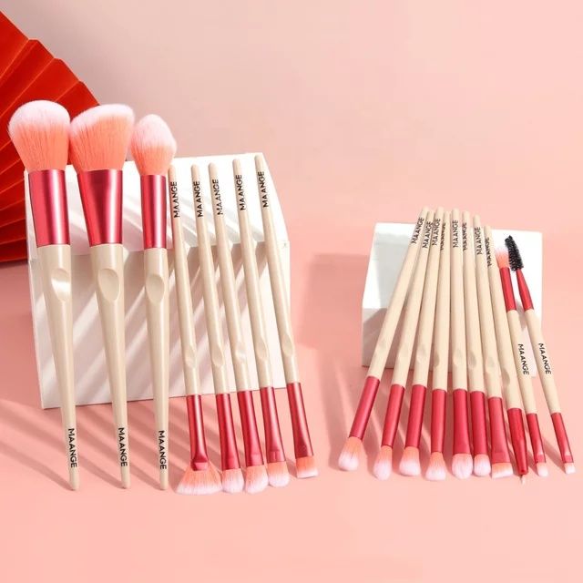 Set de 18 pensule profesionale pentru make-up