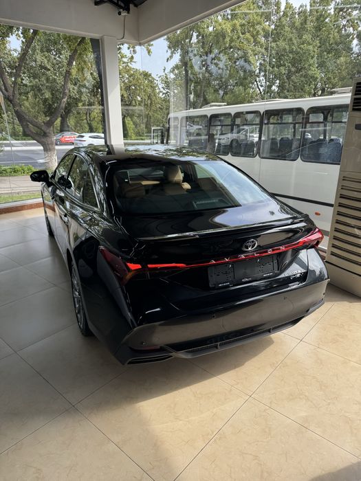 Toyota Avalon (Hybrid)