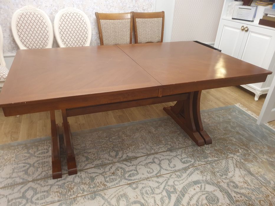 Стол для гостиной