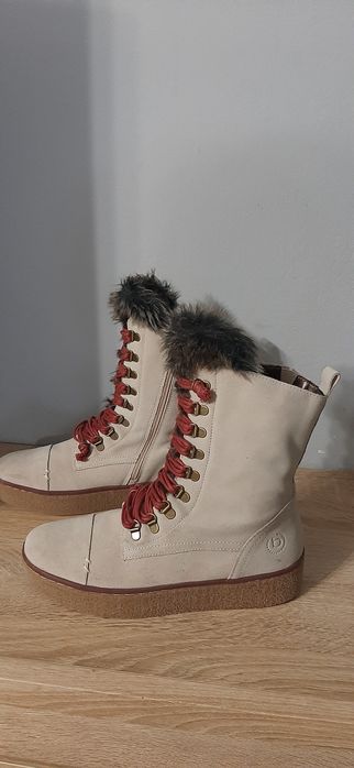 40 номер чисто Нови Ботуши BUGATTI
Естествен велур, регулиране на широ