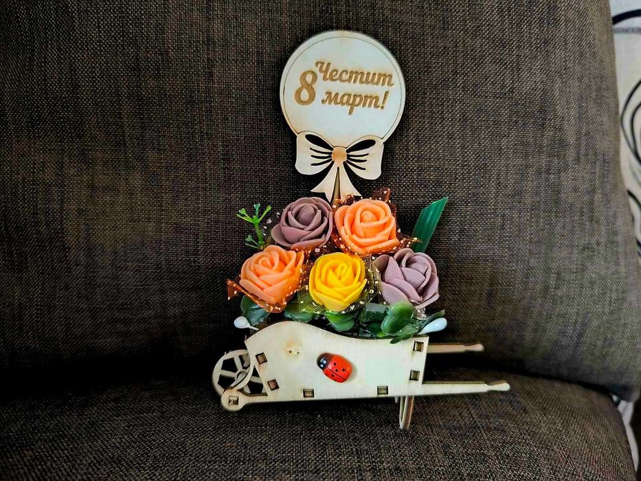 Дървени каручки за 8 март