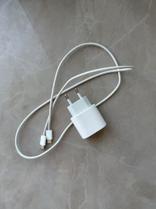 Продаю зарядку от iphone 16