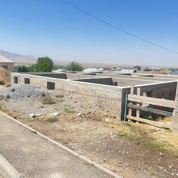 Участок с фундаментом