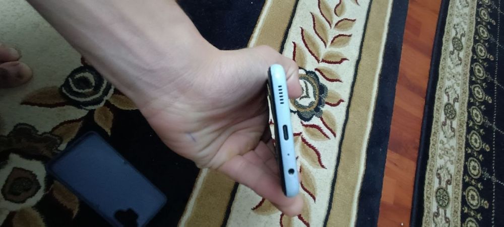 Samsung A 13 aybi ozgina tirnalgan cheholdan bilinmaydi