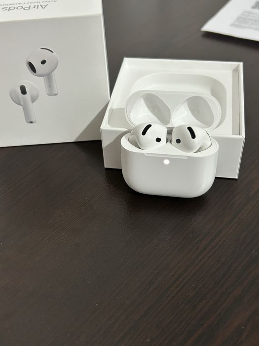 Apple  AirPods 4 anc