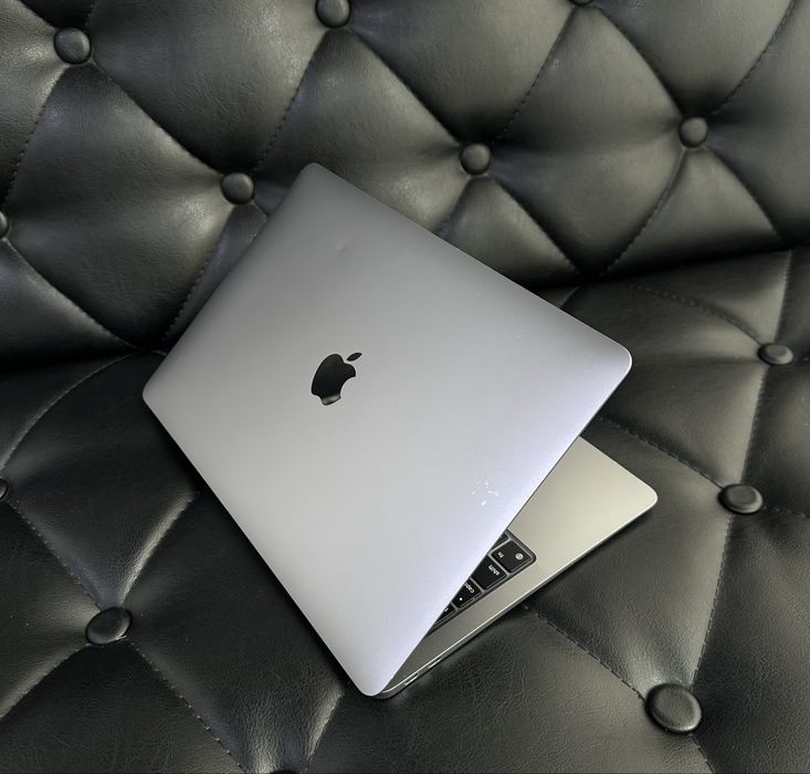 Apple MacBook Air M1 2020 года в хорошем состояние