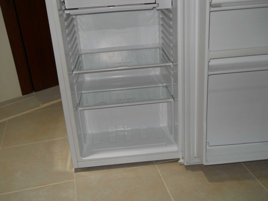 Продавам Хладилник МИДЕЯ 92 L