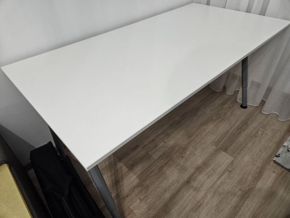 Birou Ikea reglabil pe înălțime