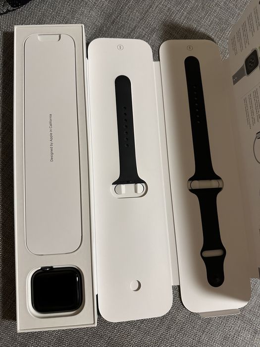 Продам Apple Watch SE 44mm space gray(черные)