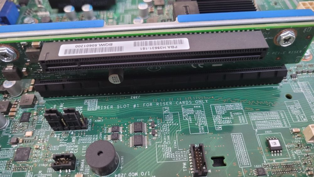server intel cpu r 1000 64 gb ram 2 pci exp hard wd 4 x 8 tb tera