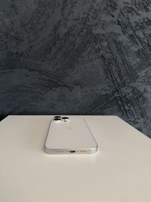 Като нов | Apple iPhone 16 Pro Max | 256 GB | White Titanium | 95% Battery Health | Физически SIM слот