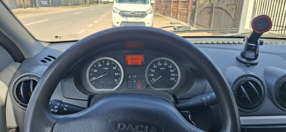 Logan 1.6 mpi cu gaz