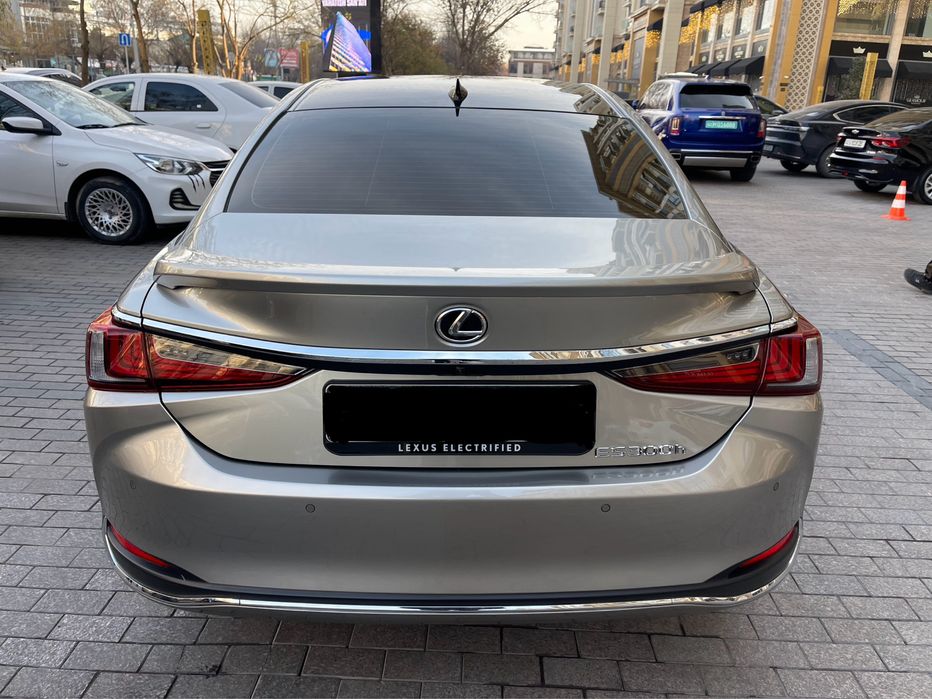 LEXUS ES 300 Hybrit (Premium) 2025 Full