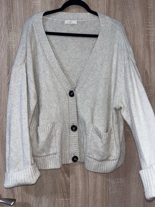 Дамска бежова мека жилетка