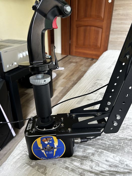 Virpil VPC Mongoose T-50CM3 с деск маунт и стик на Thrustmaster