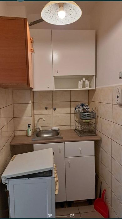 Închiriez pe termen lung ( inclusiv vara) garsonieră la parter