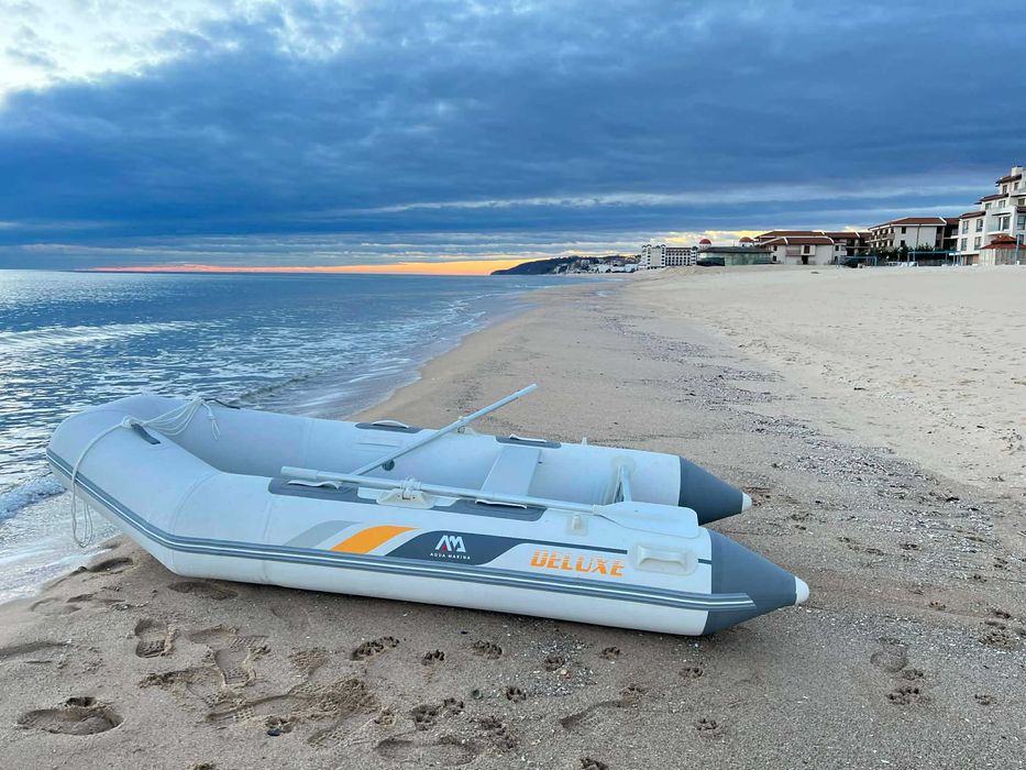 Продавам надуваема лодка AQUA MARINA с бензинов двигател Honda BF6DH