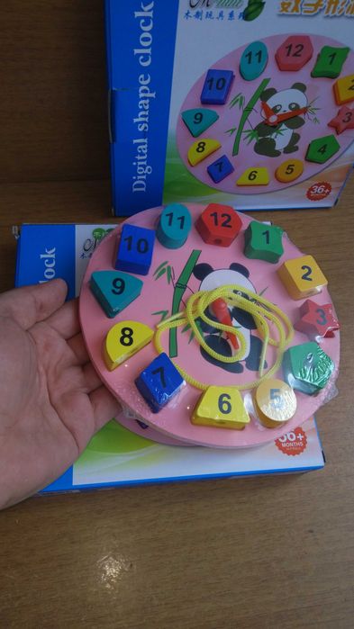 Дървен детски часовник с фигури и връв