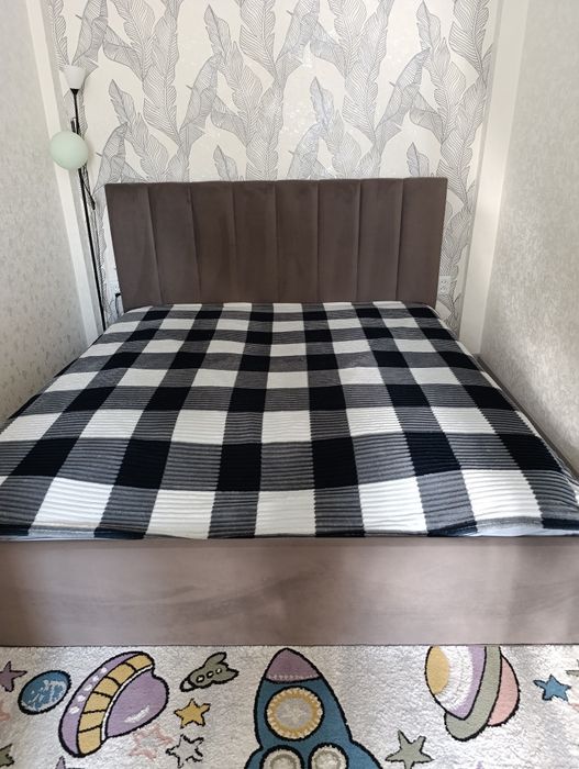 Двухспальная кровать