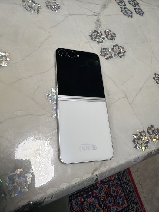 Самсунг z flip 7 fe