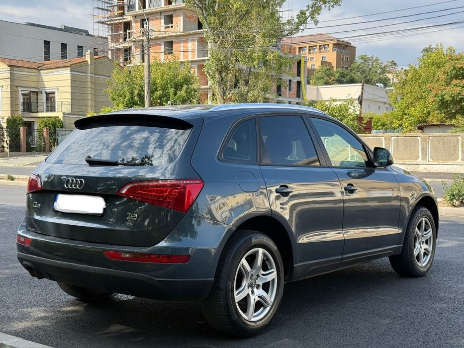 Vând Audi Q 5 an fabricație 2012 euro 5 cutie automată motor 2 litrii