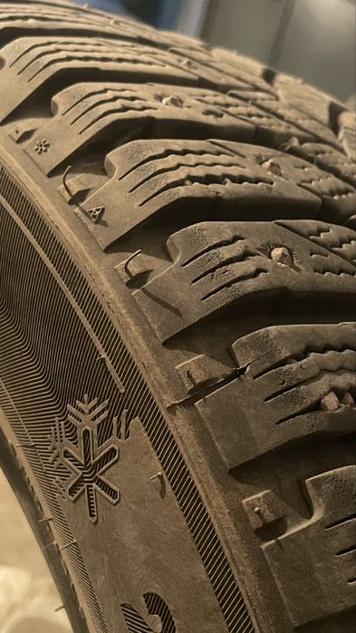 Комплект зимних шин 215\60\R16
