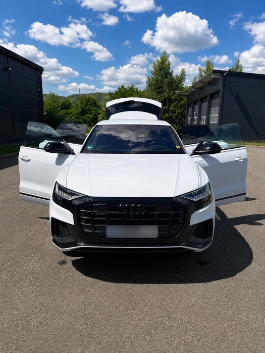 AUDI Q8 2021