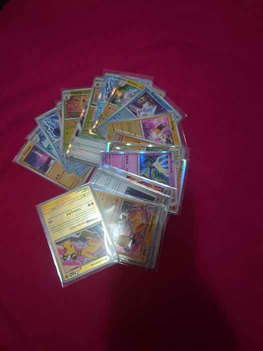 Lot 21 cărți Pokémon Holo & Reverse Holo – Chaos Rising