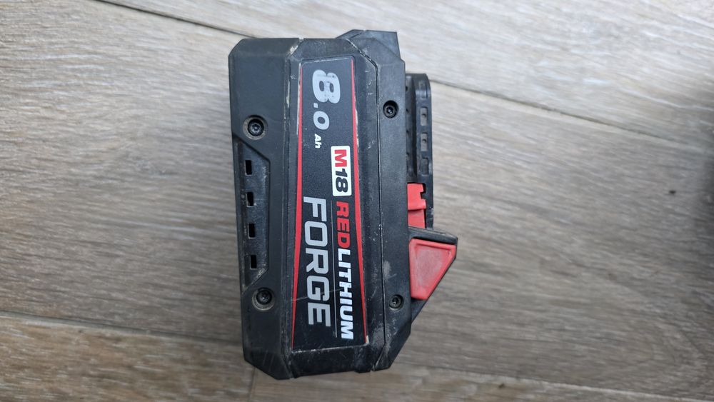 Baterie milwaukee m18 8ah