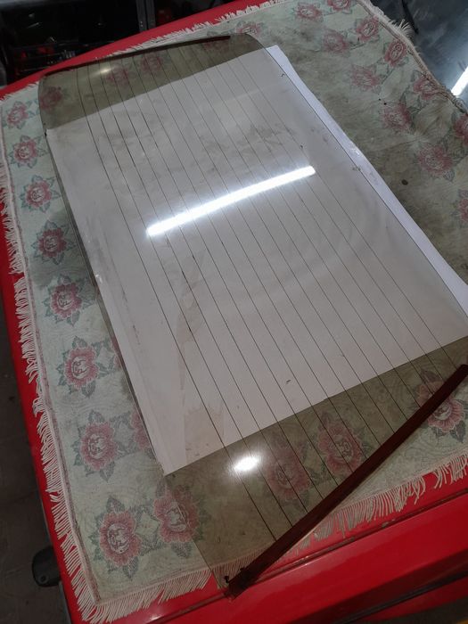 luneta, geam spate, pt BMW e30, ursulet  // piesa originala //