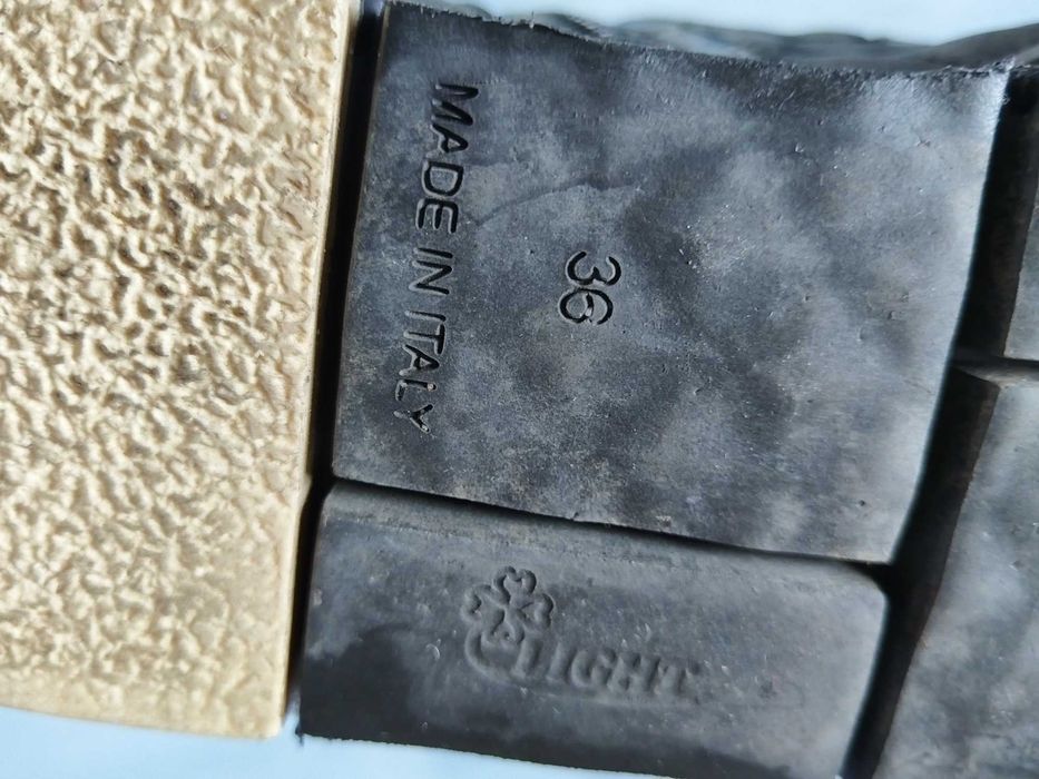 Оригинални боти на Love Moschino