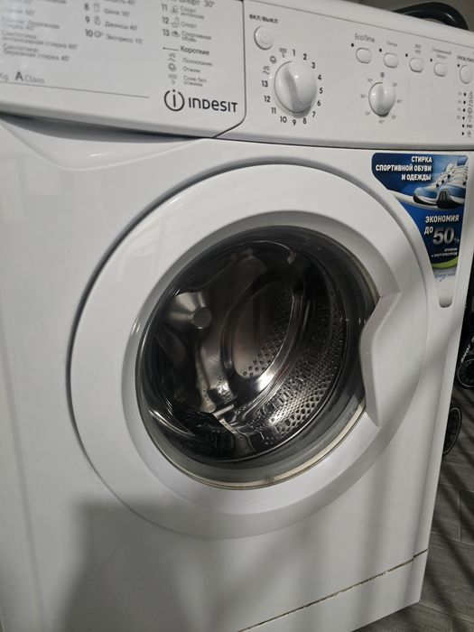Продаётся стиральная машина Indesit автомат 5 кг, стирает, требуется з