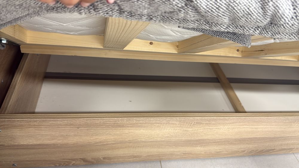 Продам двухъярусную кровать с матрасом