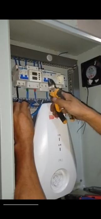 Byd teskor zaryatlash ustanovka qilamiz