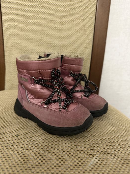 Продам детские ботинки