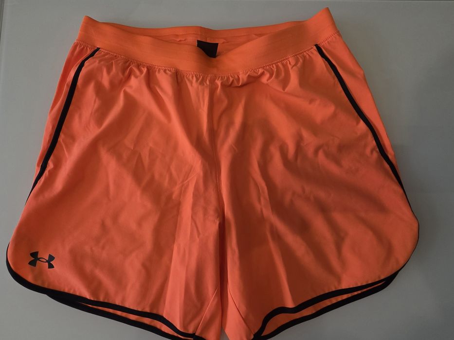 Къси панталони Under Armour! Размер L!