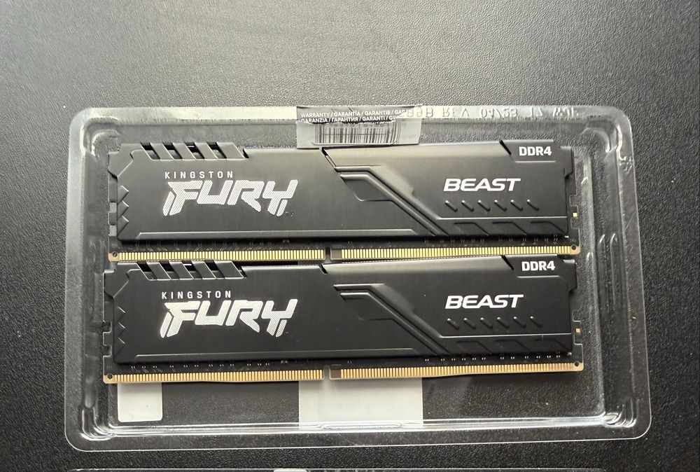 Kingston Fury 16GB DDR4-3200 2x8GB KF432C16BBA/8 с гаранция