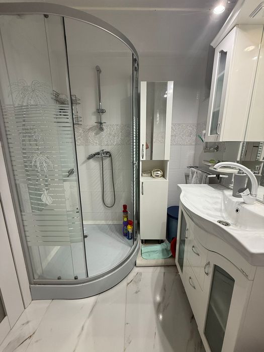 Proprietar, vand apartament 2 camere, centru Caransebes